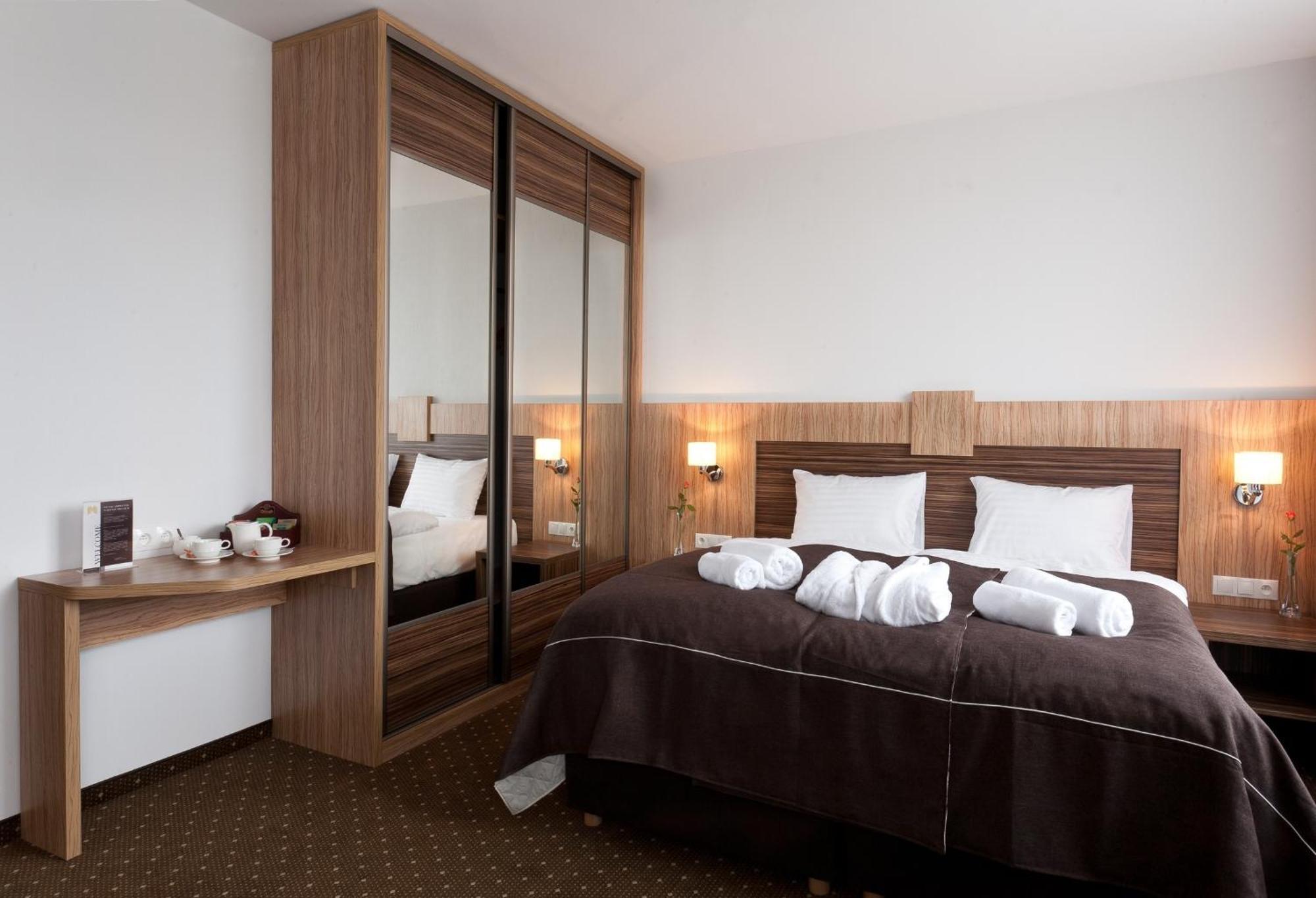 Hotel Milenium Legnica Exterior photo
