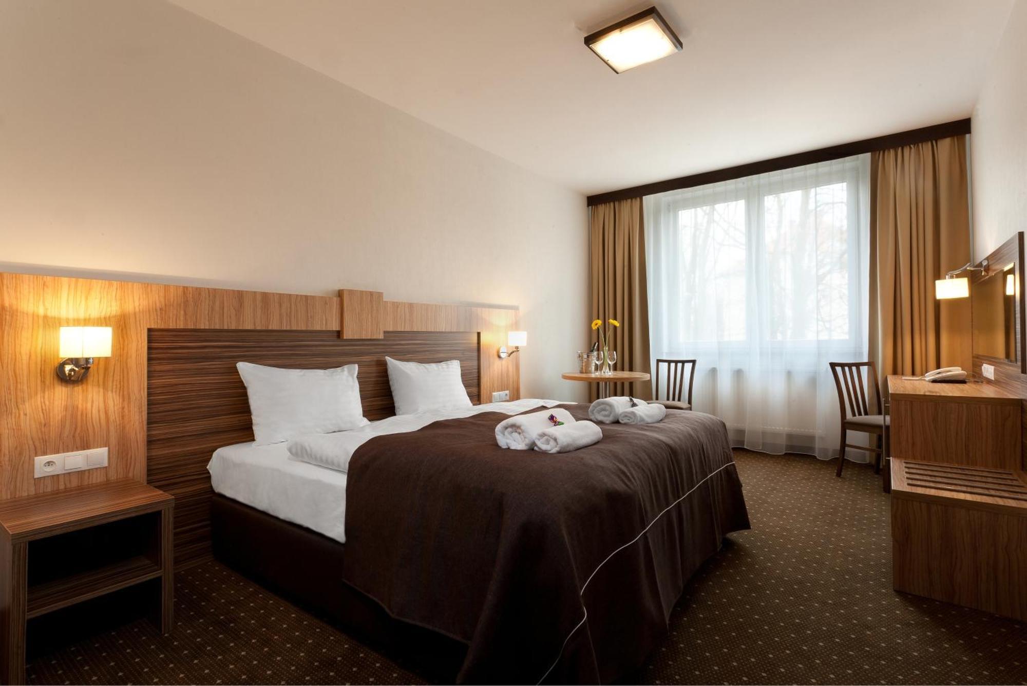 Hotel Milenium Legnica Exterior photo