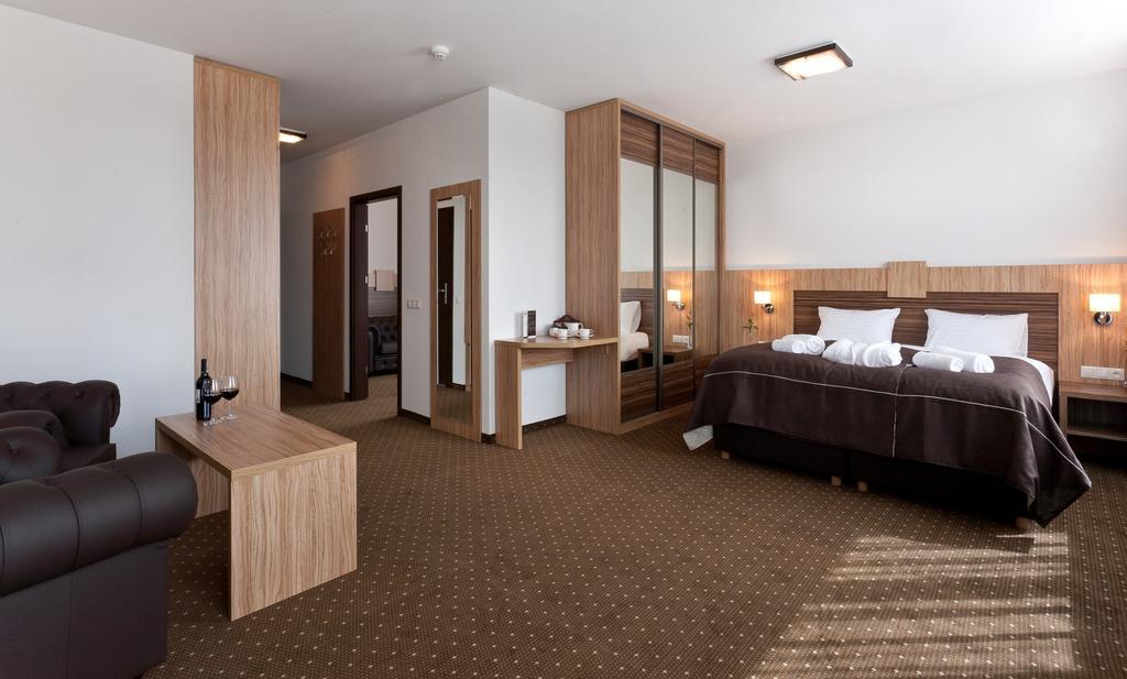 Hotel Milenium Legnica Room photo